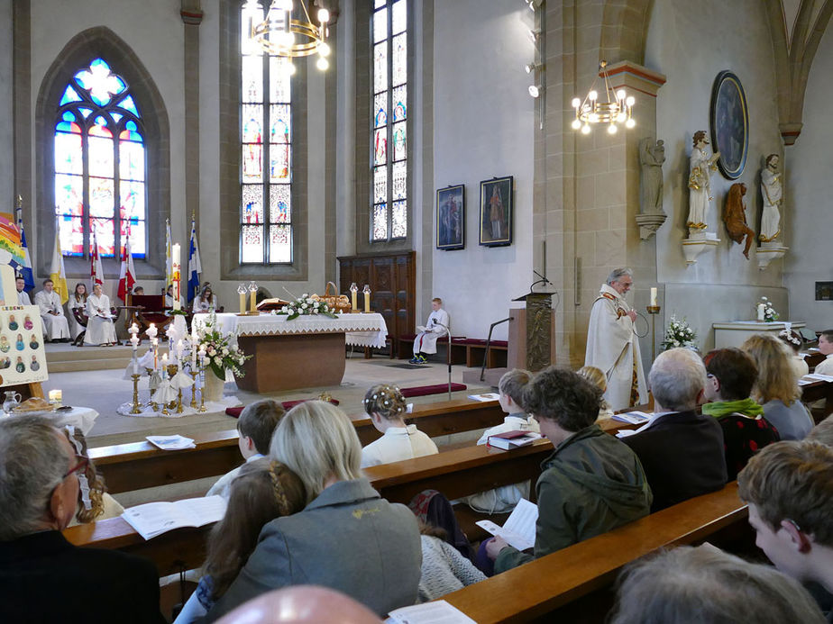 1. Heilige Kommunion in St. Crescentius (Foto: Karl-Franz Thiede)